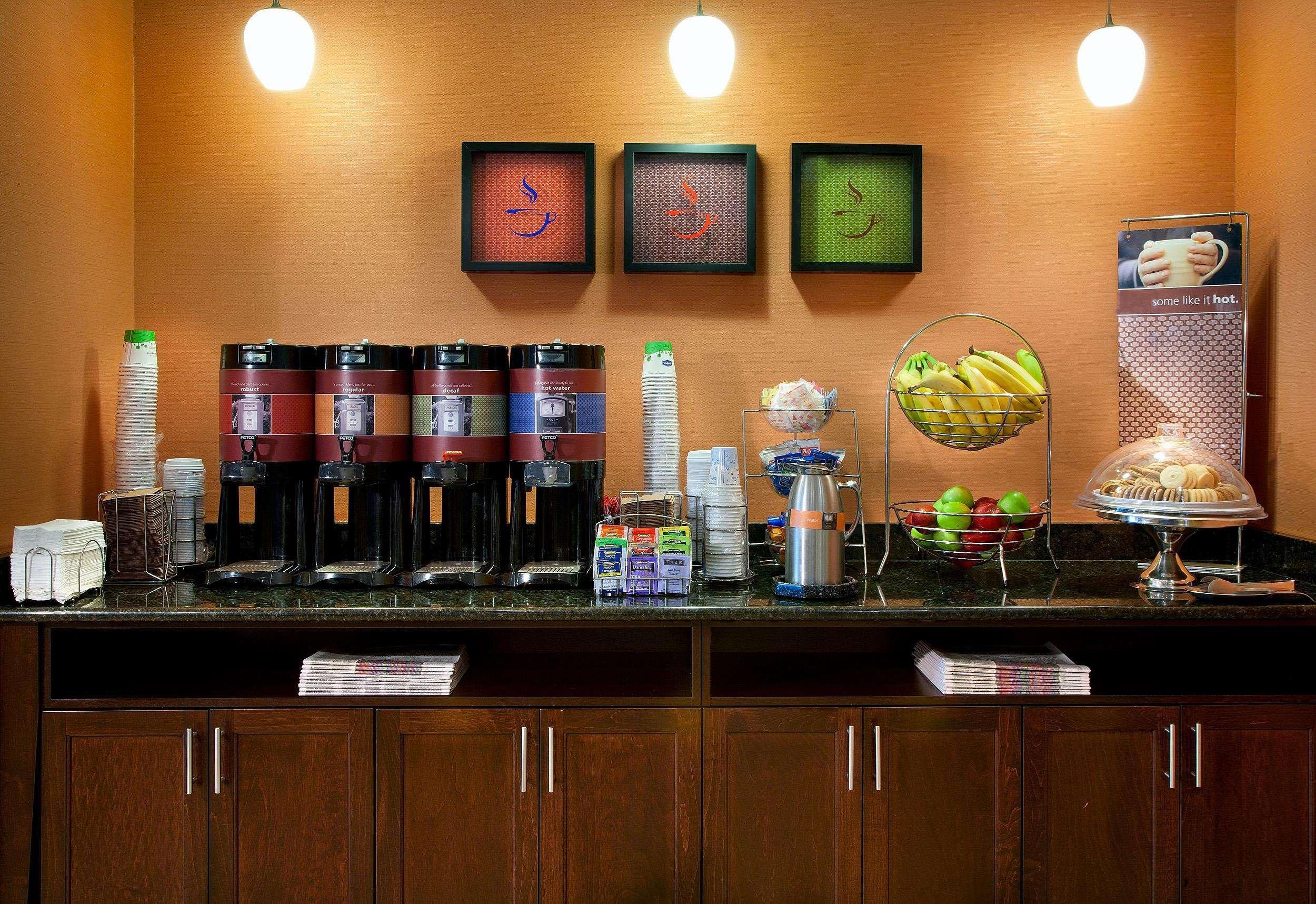 Hampton Inn Alexandria Restoran fotoğraf