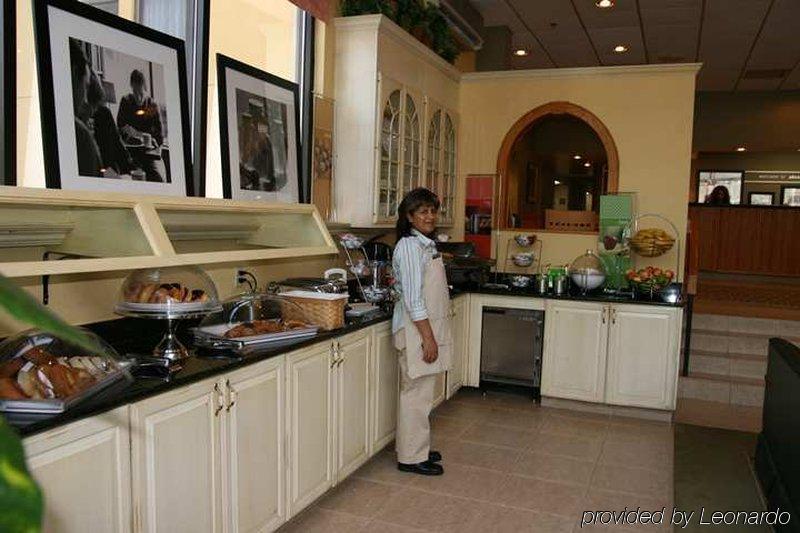 Hampton Inn Alexandria Restoran fotoğraf